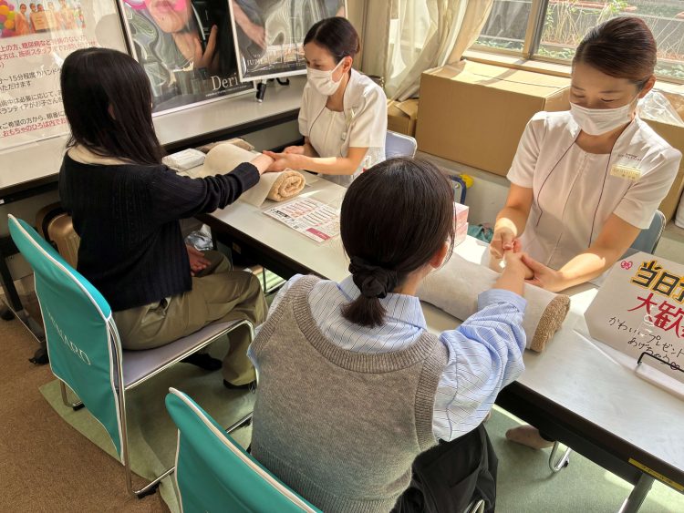 横浜ラポールの祭典にハンドケアブースを出展しました